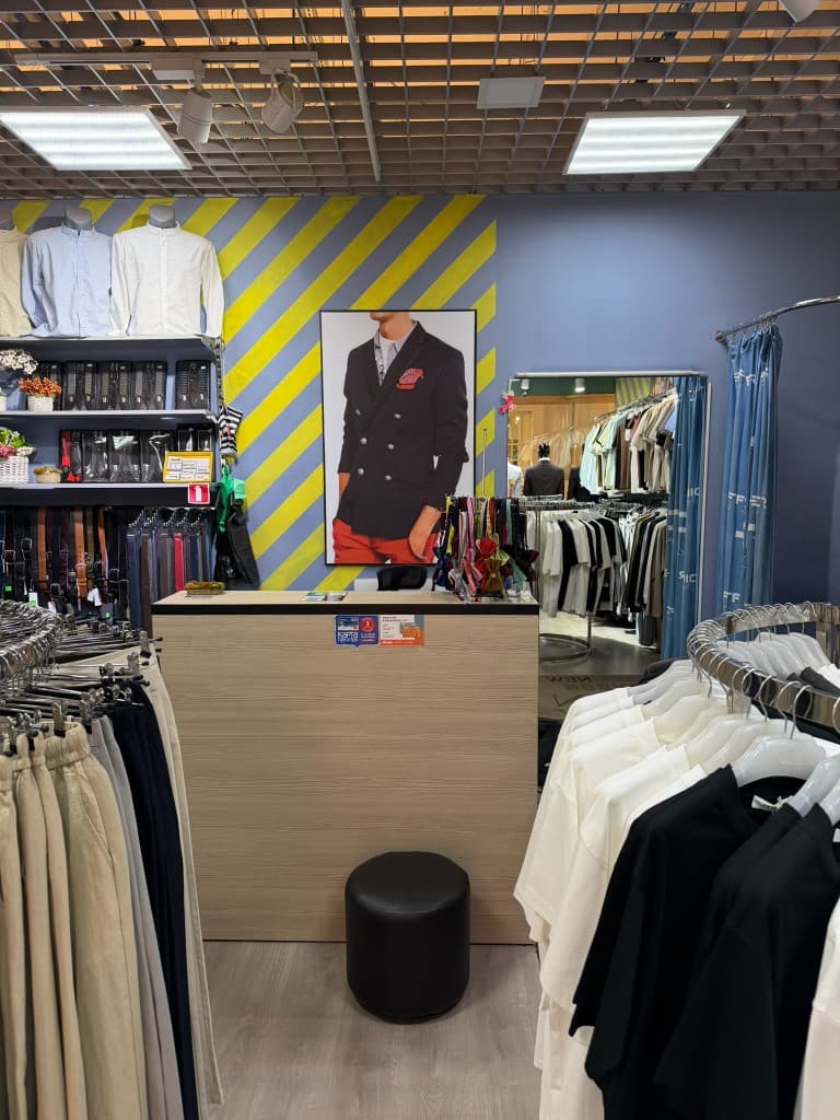 Интерьер магазина FOR MEN 5